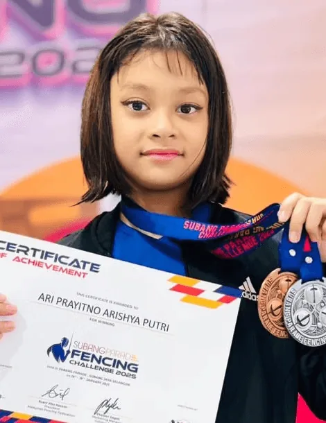 Arishya Putri Dominates USJ Fencing Championship